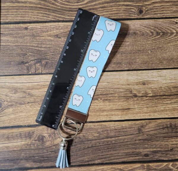 Dental wristlet