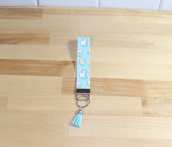 Dental wristlet